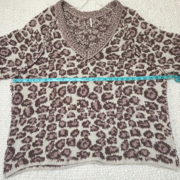 Free People Brown and Cream V-Neck Sweater XL Animal Print - Picture 10 of 13